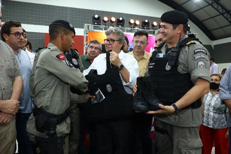 João Azevêdo anuncia novas obras e entrega equipamentos durante audiência do OD em Guarabira