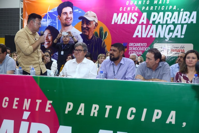 João Azevêdo anuncia novas obras e entrega equipamentos durante audiência do OD em Guarabira