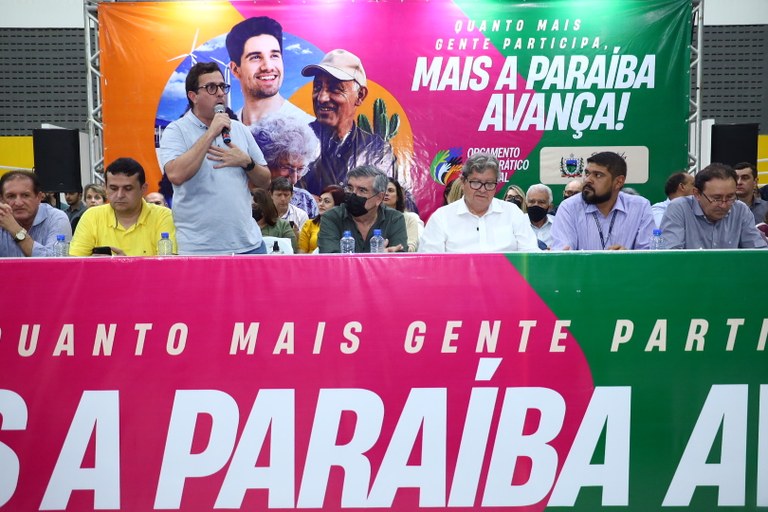 João Azevêdo anuncia novas obras e entrega equipamentos durante audiência do OD em Guarabira