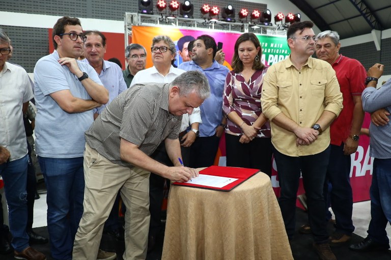 João Azevêdo anuncia novas obras e entrega equipamentos durante audiência do OD em Guarabira