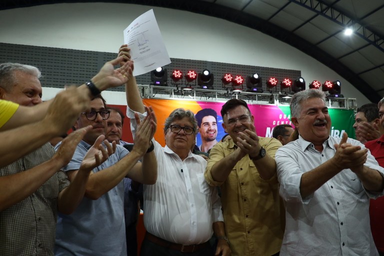 João Azevêdo anuncia novas obras e entrega equipamentos durante audiência do OD em Guarabira