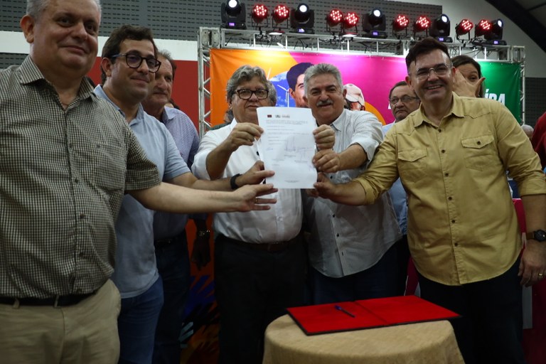 João Azevêdo anuncia novas obras e entrega equipamentos durante audiência do OD em Guarabira