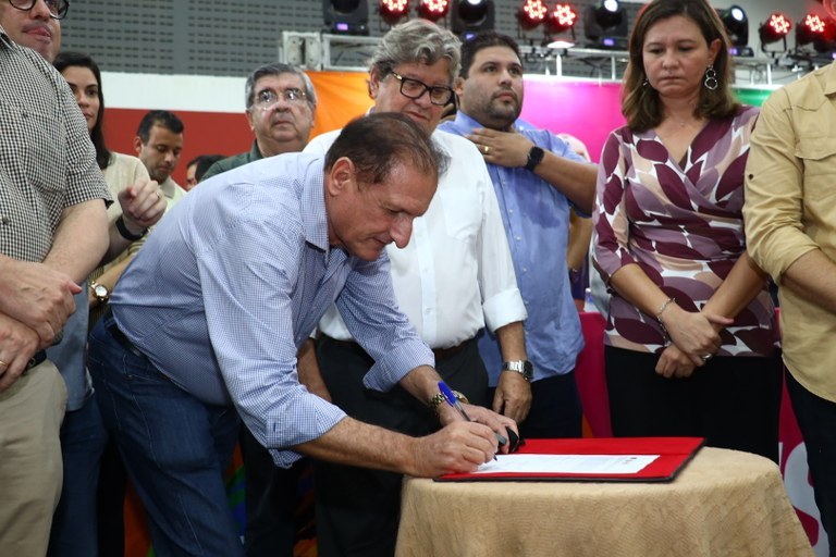 João Azevêdo anuncia novas obras e entrega equipamentos durante audiência do OD em Guarabira