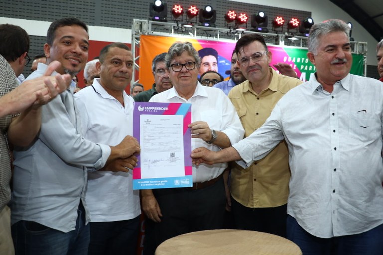 João Azevêdo anuncia novas obras e entrega equipamentos durante audiência do OD em Guarabira