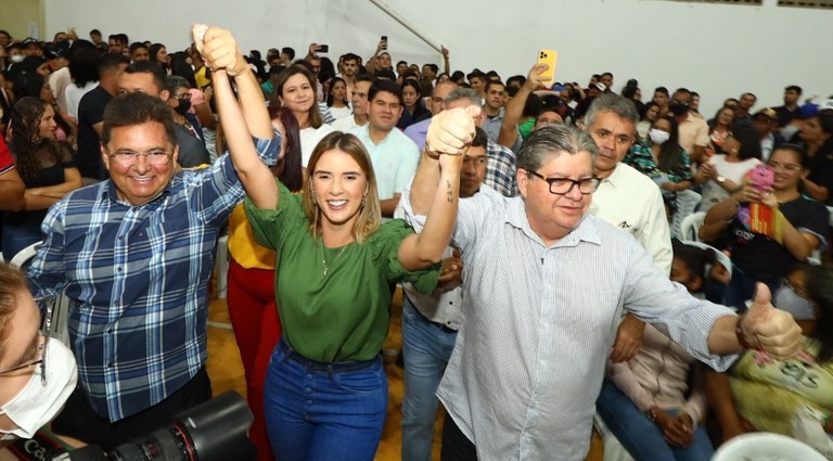 João Azevêdo participa do ODE em Juazeirinho, ouve a população e autoriza novas obras