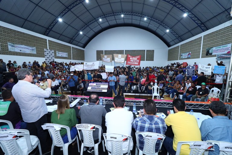 João Azevêdo participa do ODE em Juazeirinho, ouve a população e autoriza novas obras