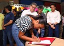 João Azevêdo autoriza obras, entrega equipamentos e assina contratos do Empreender durante audiência do ODE em Pombal