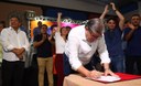 João Azevêdo autoriza obras, entrega equipamentos e assina contratos do Empreender durante audiência do ODE em Pombal