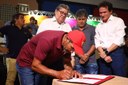 João Azevêdo autoriza obras, entrega equipamentos e assina contratos do Empreender durante audiência do ODE em Pombal