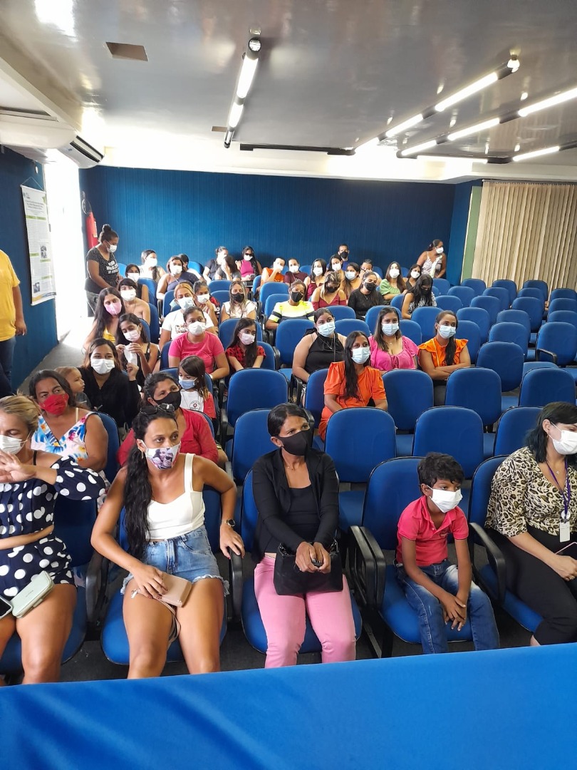 Governo assina contratos do Empreender Mulher, setor calçadista e comerciantes do Shopping Rural