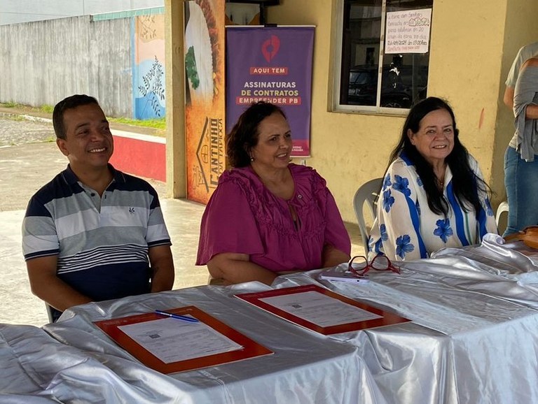 Empreender PB realiza ação conjunta com Cehap e Semdh e assina contratos com mulheres em Santa Rita